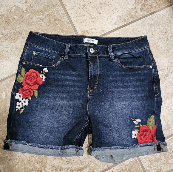 Kensie Womens Size 10 Denim Shorts Dark Wash Floral Rose Cutoff Statement Y2K - Picture 2 of 7